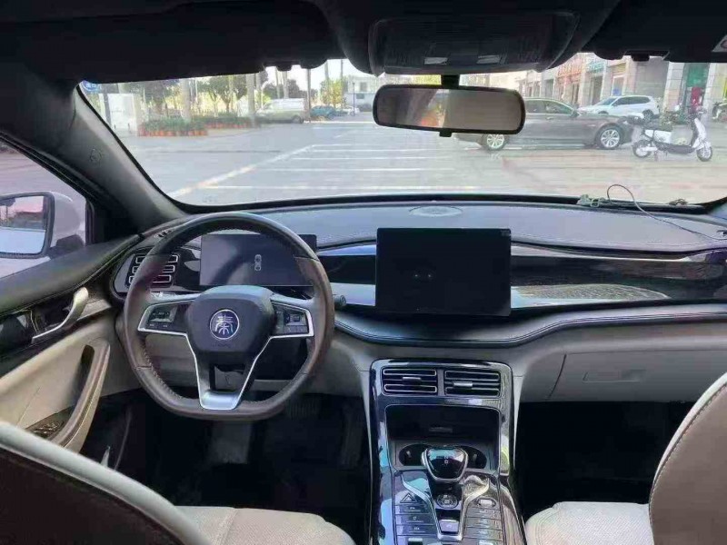 东方23年比亚迪秦5