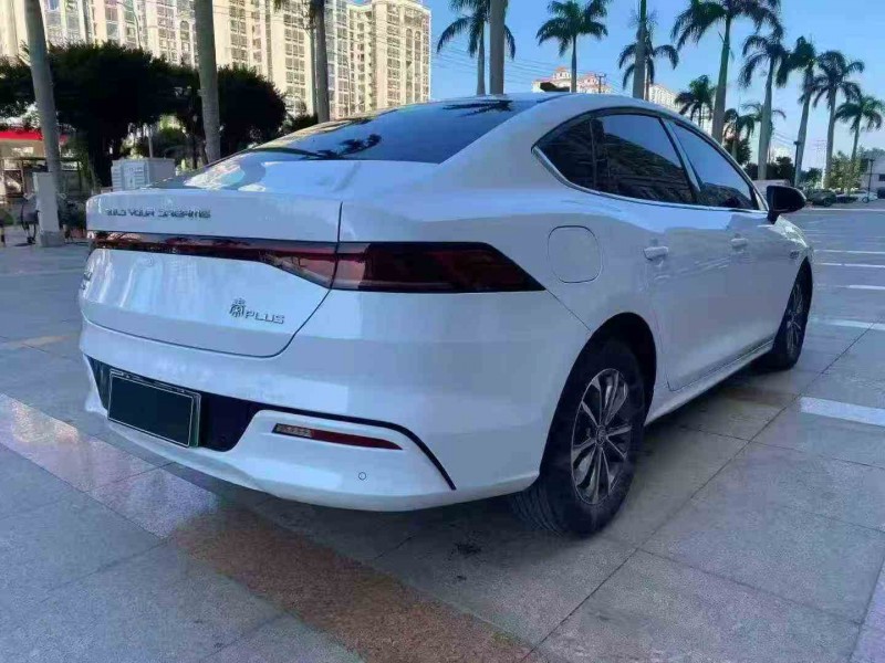 东方23年比亚迪秦8