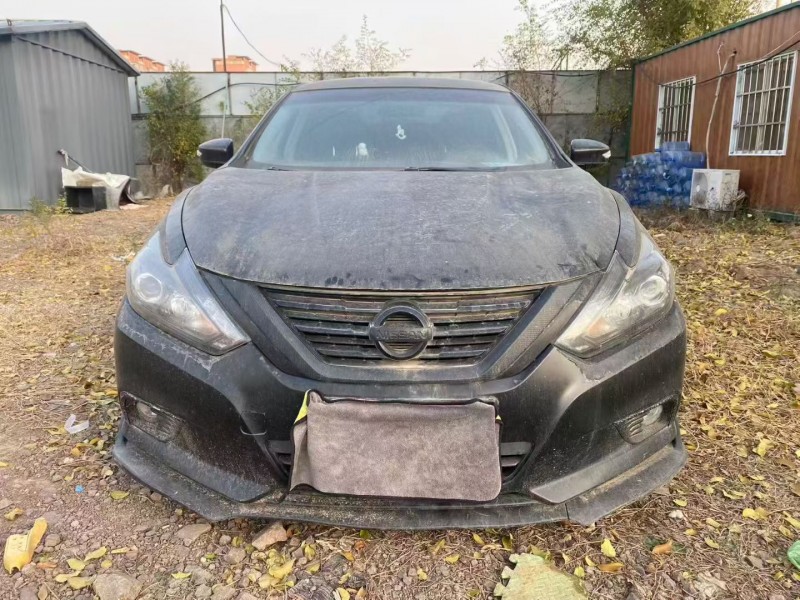 青島16年日產天籟1