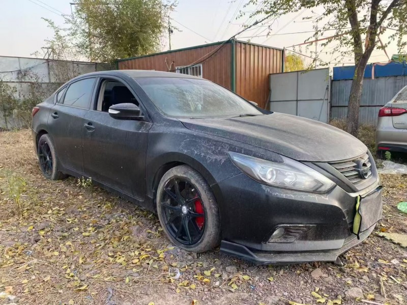 青島16年日產天籟2