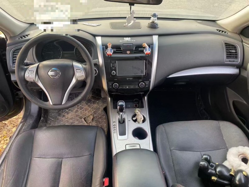 青島16年日產天籟4