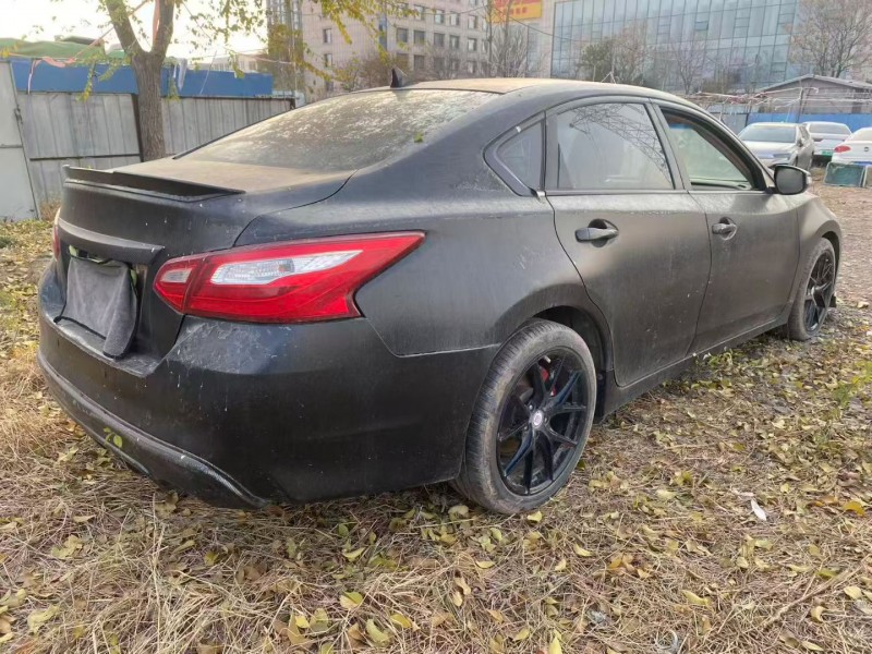 青島16年日產天籟8