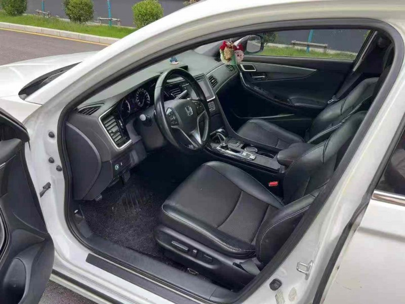 徐州16年本田思铂睿3