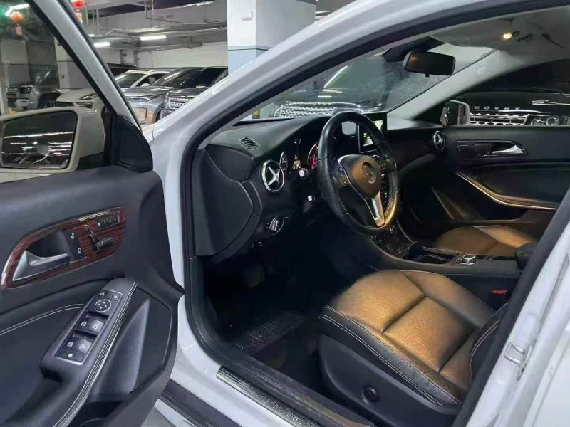 广州16年奔驰GLA4