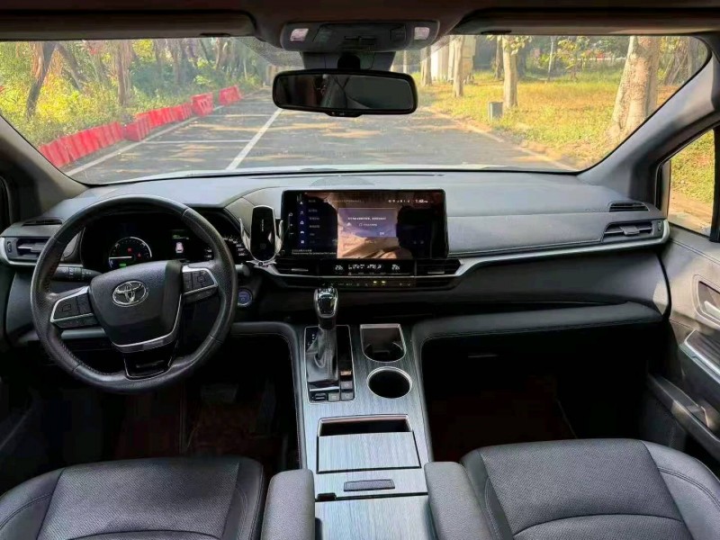 广州22年丰田塞纳5