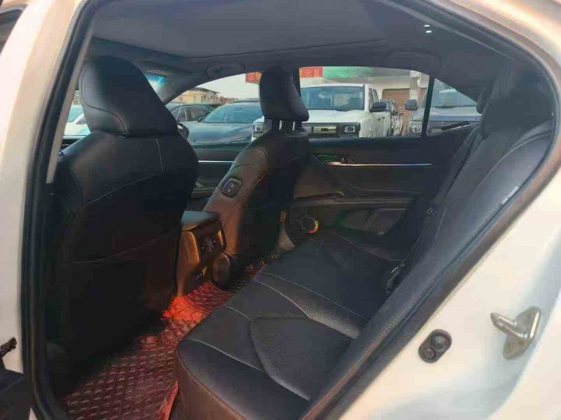 貴港19年豐田凱美瑞4