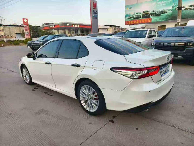 貴港19年豐田凱美瑞8