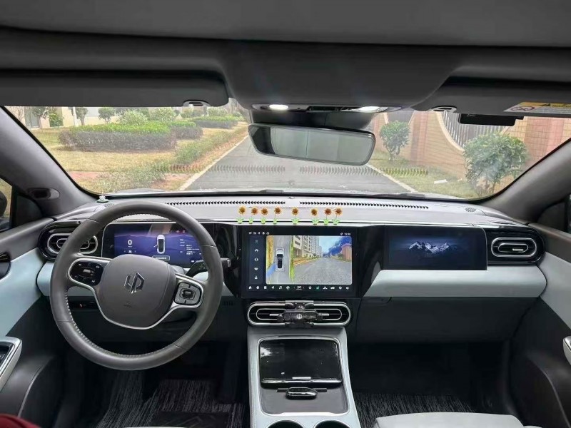 东莞23年零跑汽车C014