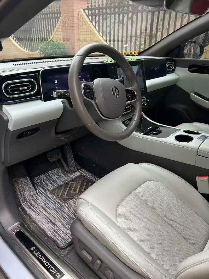 东莞23年零跑汽车C016