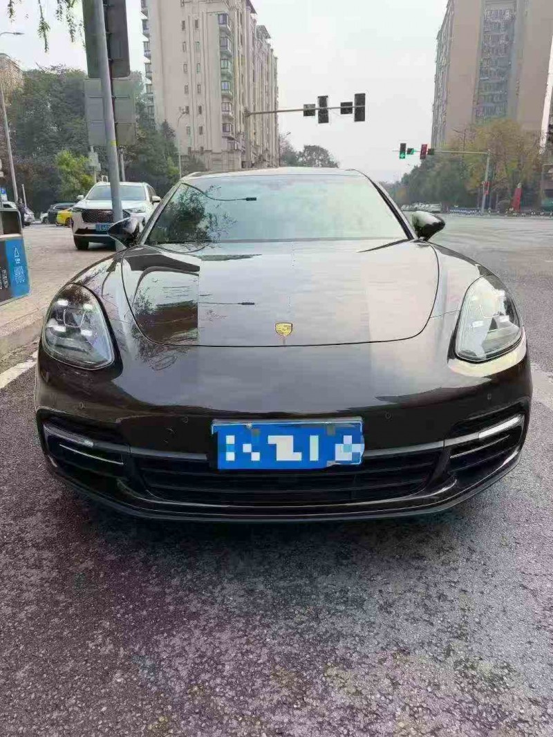 重庆18年保时捷帕拉梅拉1