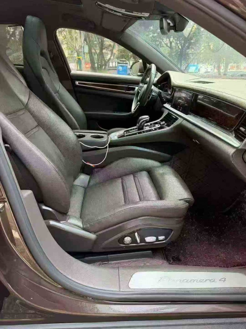 重庆18年保时捷帕拉梅拉6