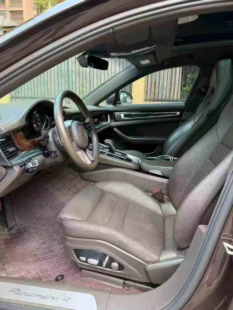 重庆18年保时捷帕拉梅拉7