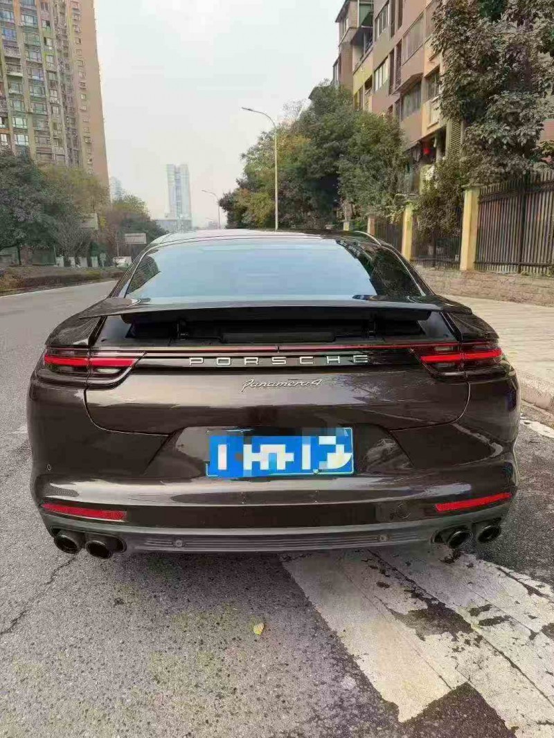 重庆18年保时捷帕拉梅拉9