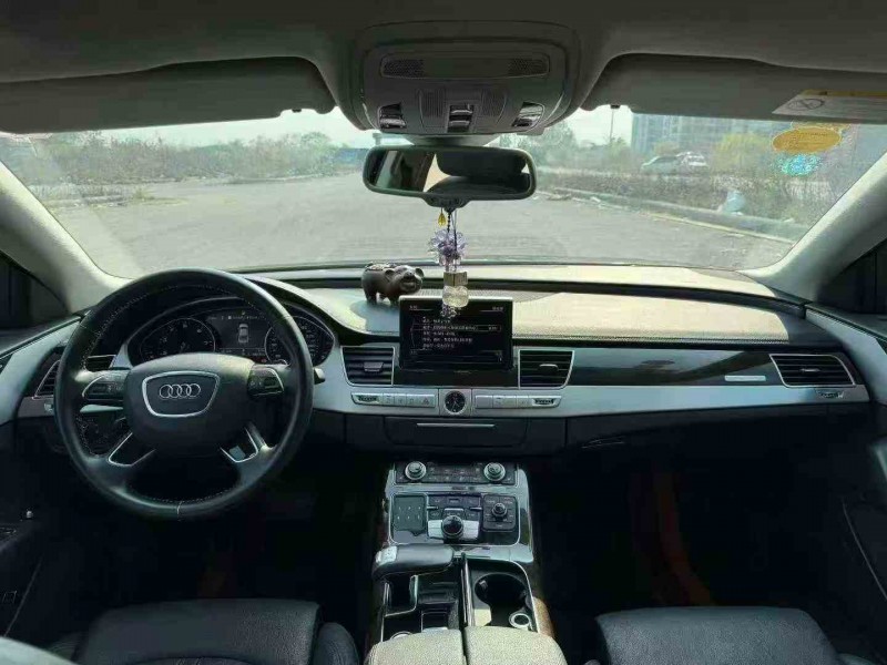 钦州18年奥迪A8L4