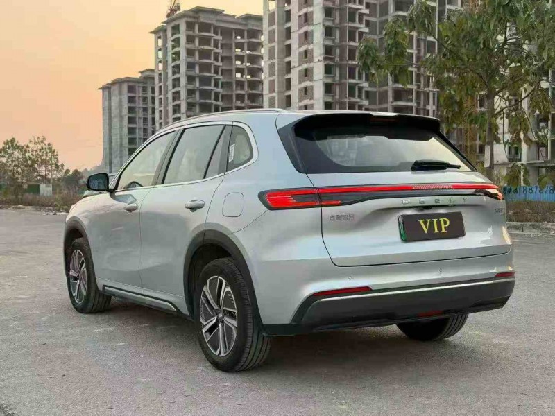 貴港25年吉利銀河8