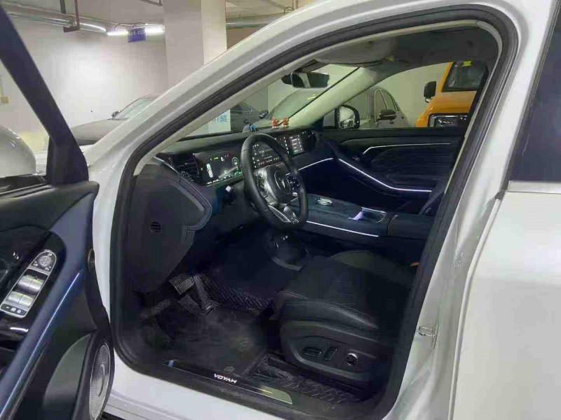 成都23年岚图汽车FREE4