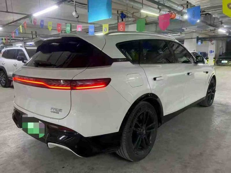 成都23年岚图汽车FREE8