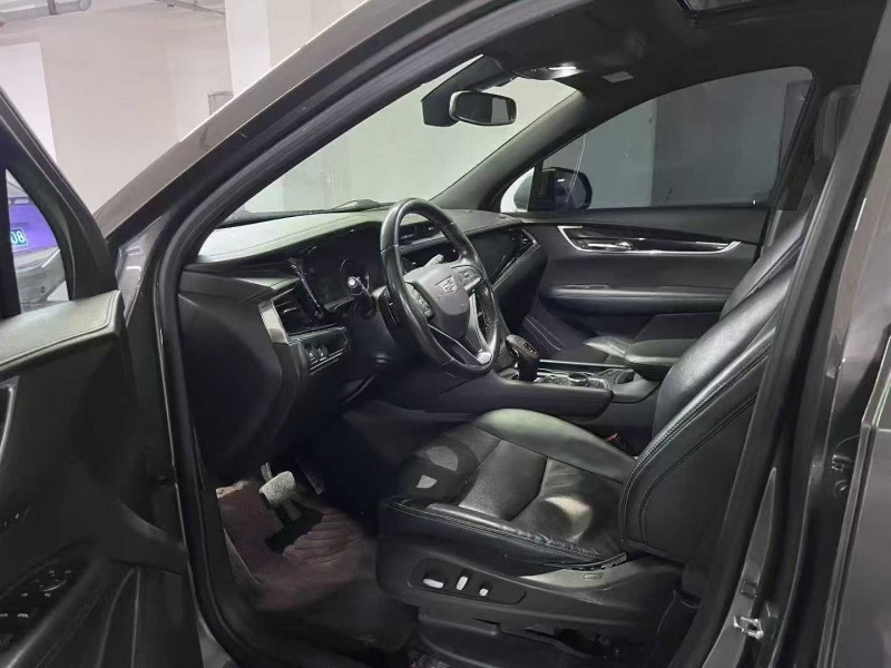 成都21年凯迪拉克XT64