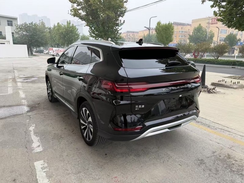 保定23年比亚迪宋8