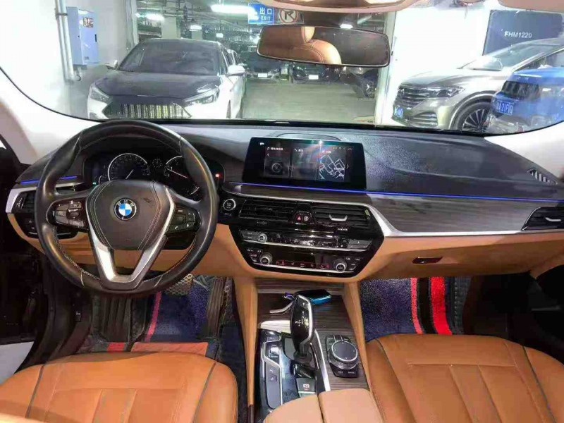 成都19年宝马6系5