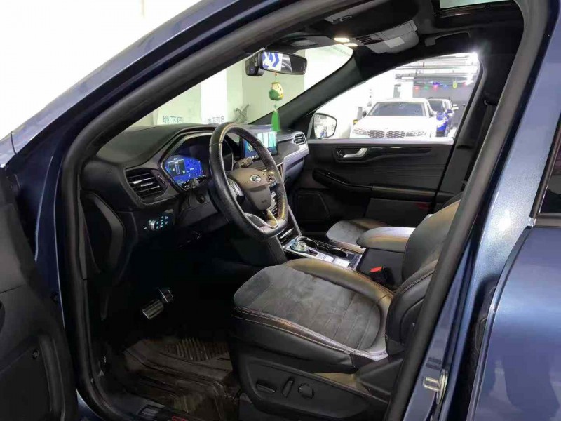 成都20年福特锐际4