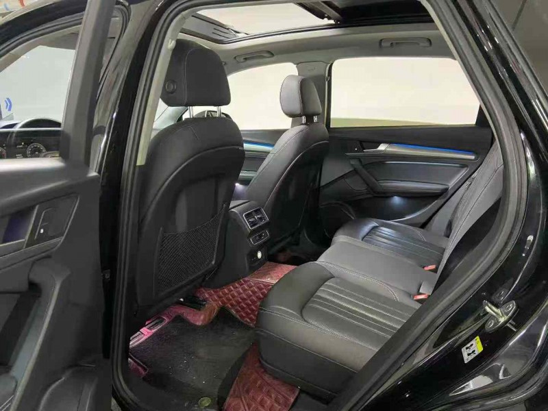 成都22年奥迪Q54