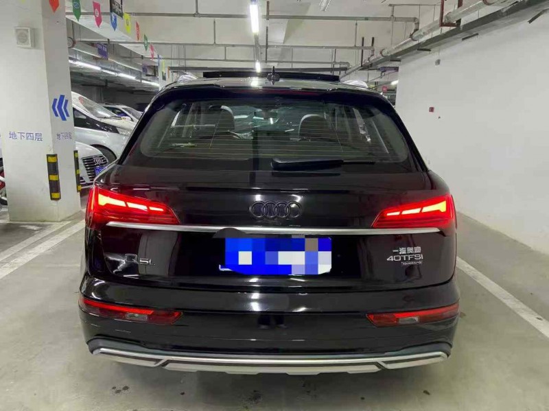 成都22年奥迪Q58