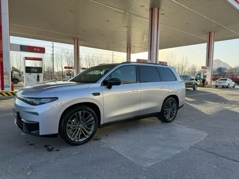 保定25年零跑汽车C163