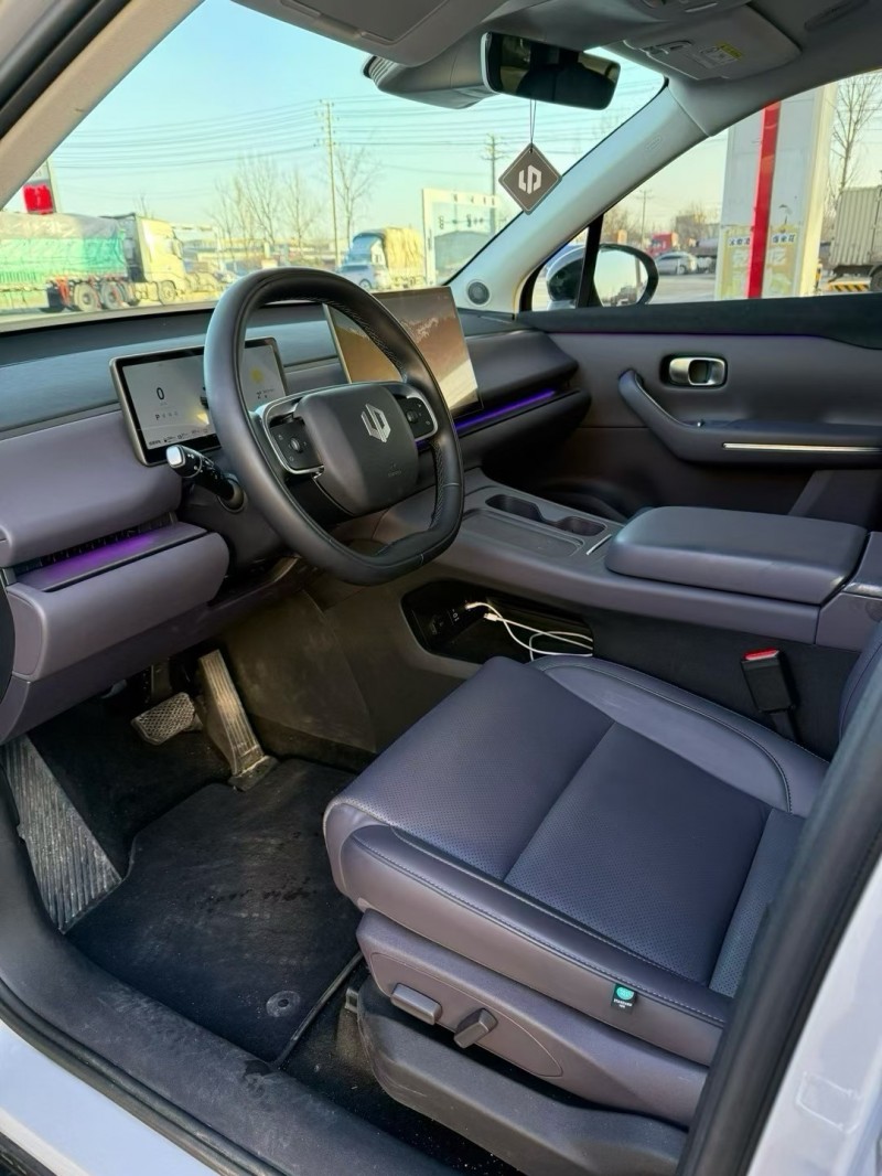 保定25年零跑汽车C165