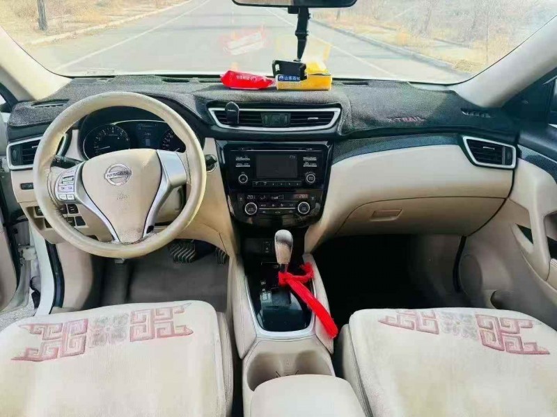 東營15年日產奇駿5