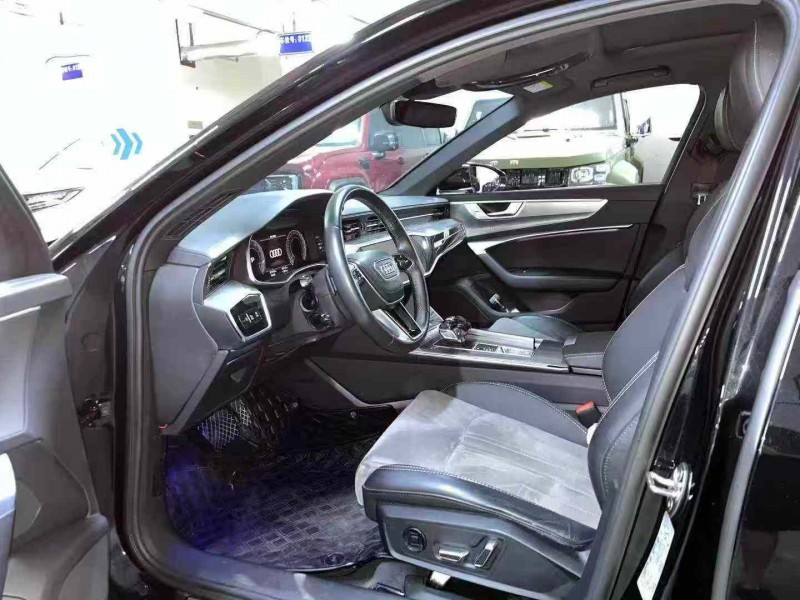 成都23年奥迪A6L4