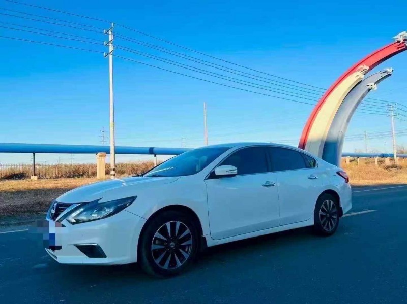 東營17年日產天籟2