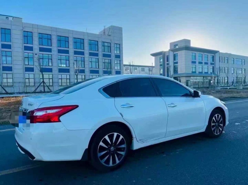 東營17年日產天籟7