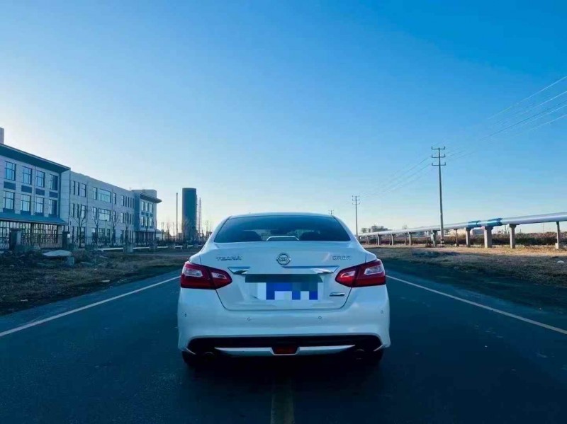 東營17年日產天籟8