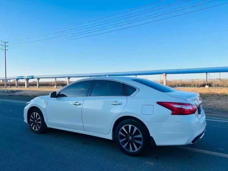 東營17年日產天籟9