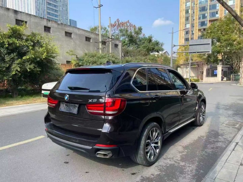 成都18年宝马X58