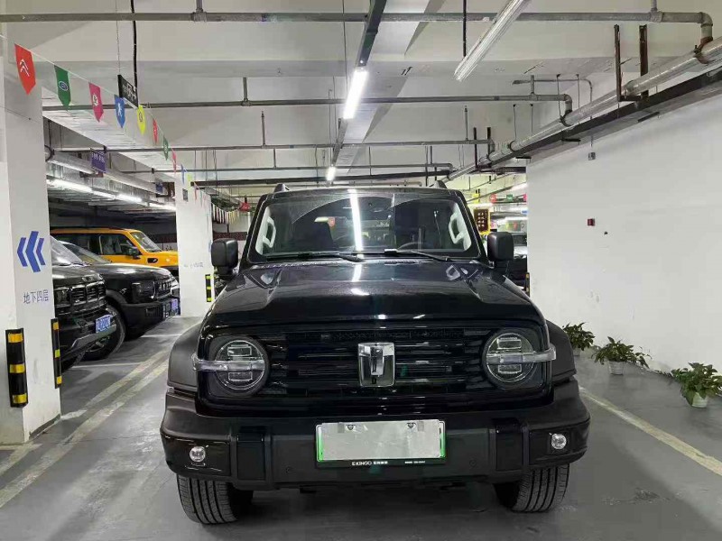 成都25年长城汽车坦克1