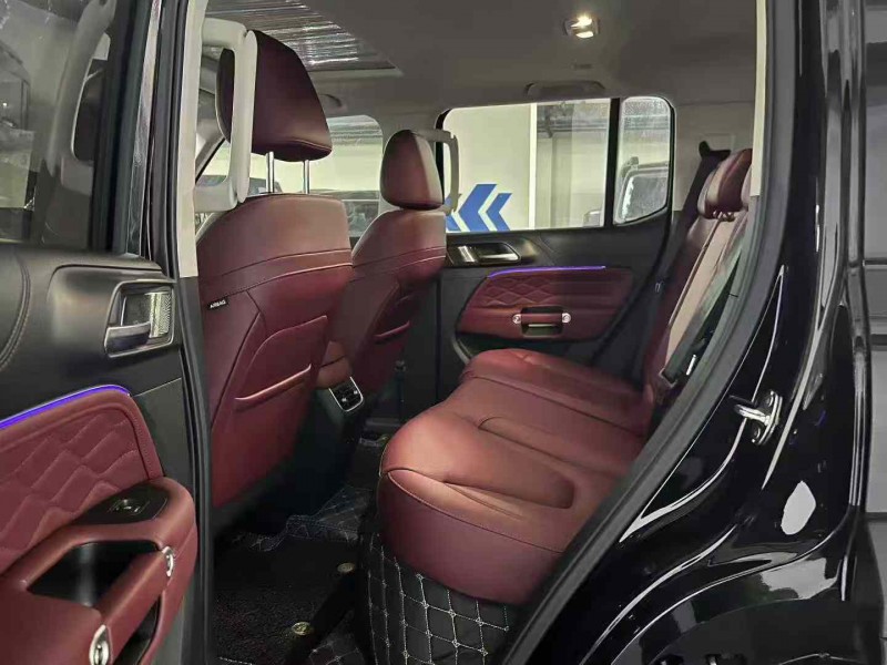 成都25年长城汽车坦克4