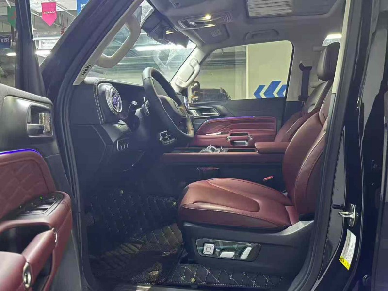 成都25年长城汽车坦克6