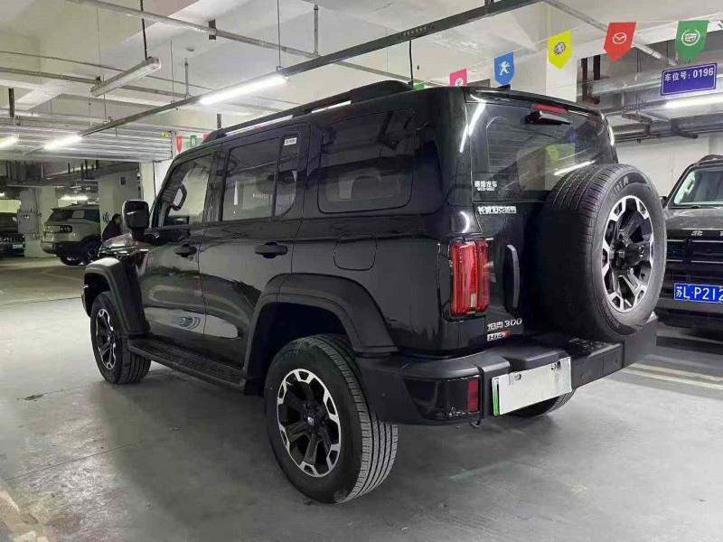 成都25年长城汽车坦克8