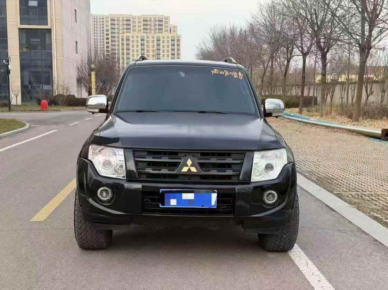 青岛13年三菱帕杰罗1