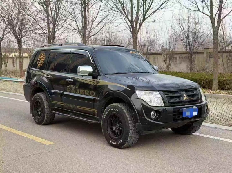 青岛13年三菱帕杰罗2