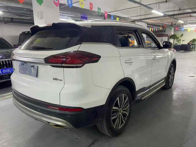 成都20年吉利博越8