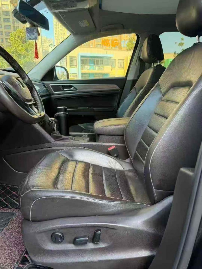 安庆18年大众途昂5