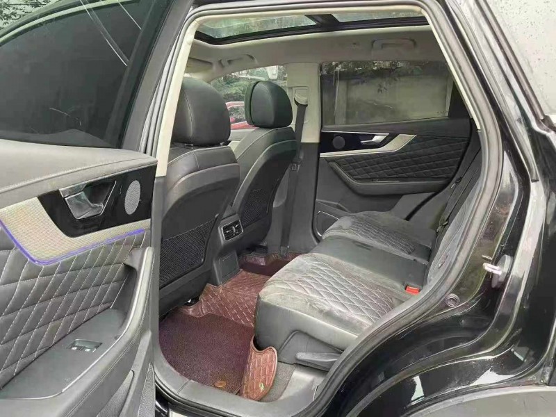 成都21年红旗HS56