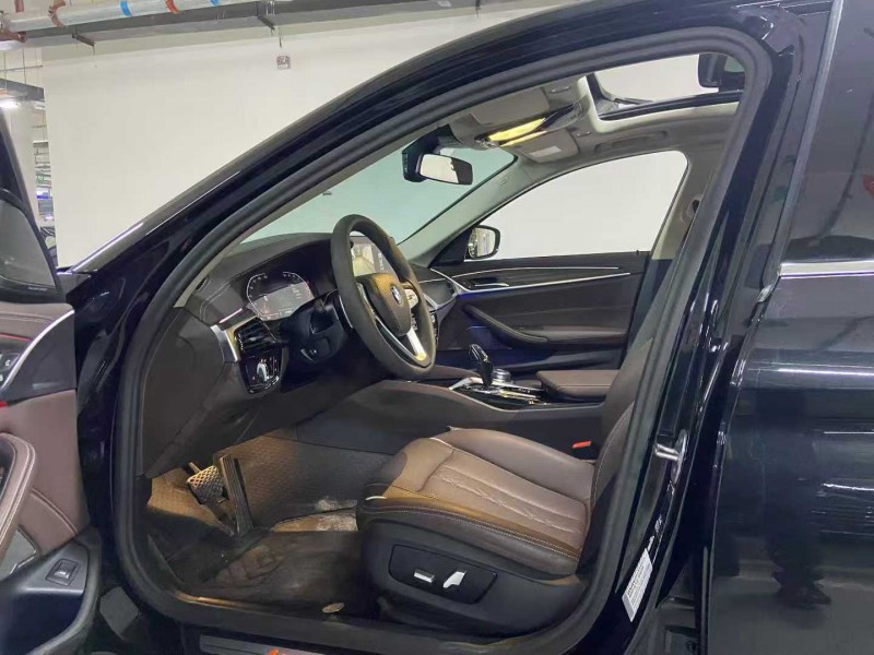 成都23年宝马5系4