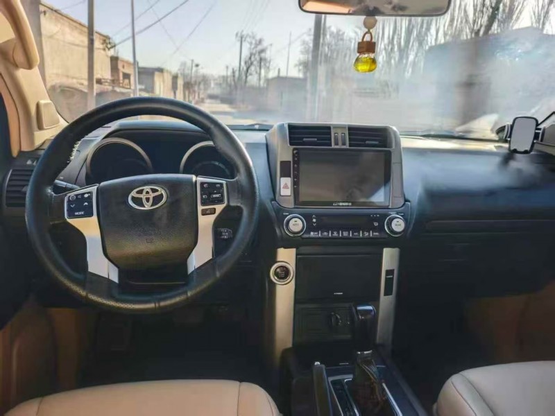 银川12年丰田普拉多6