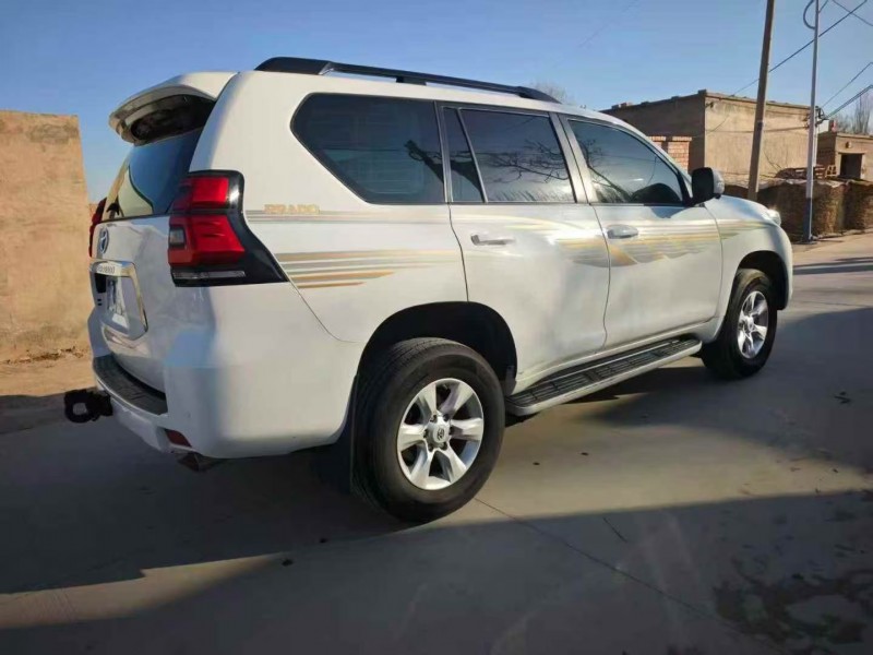 银川12年丰田普拉多8