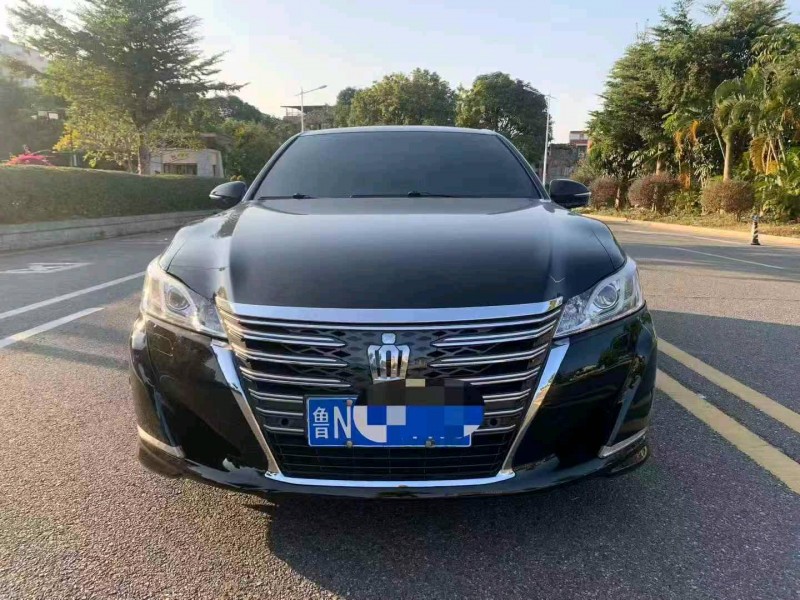 广州17年丰田皇冠1