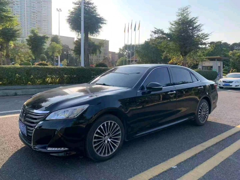 广州17年丰田皇冠2